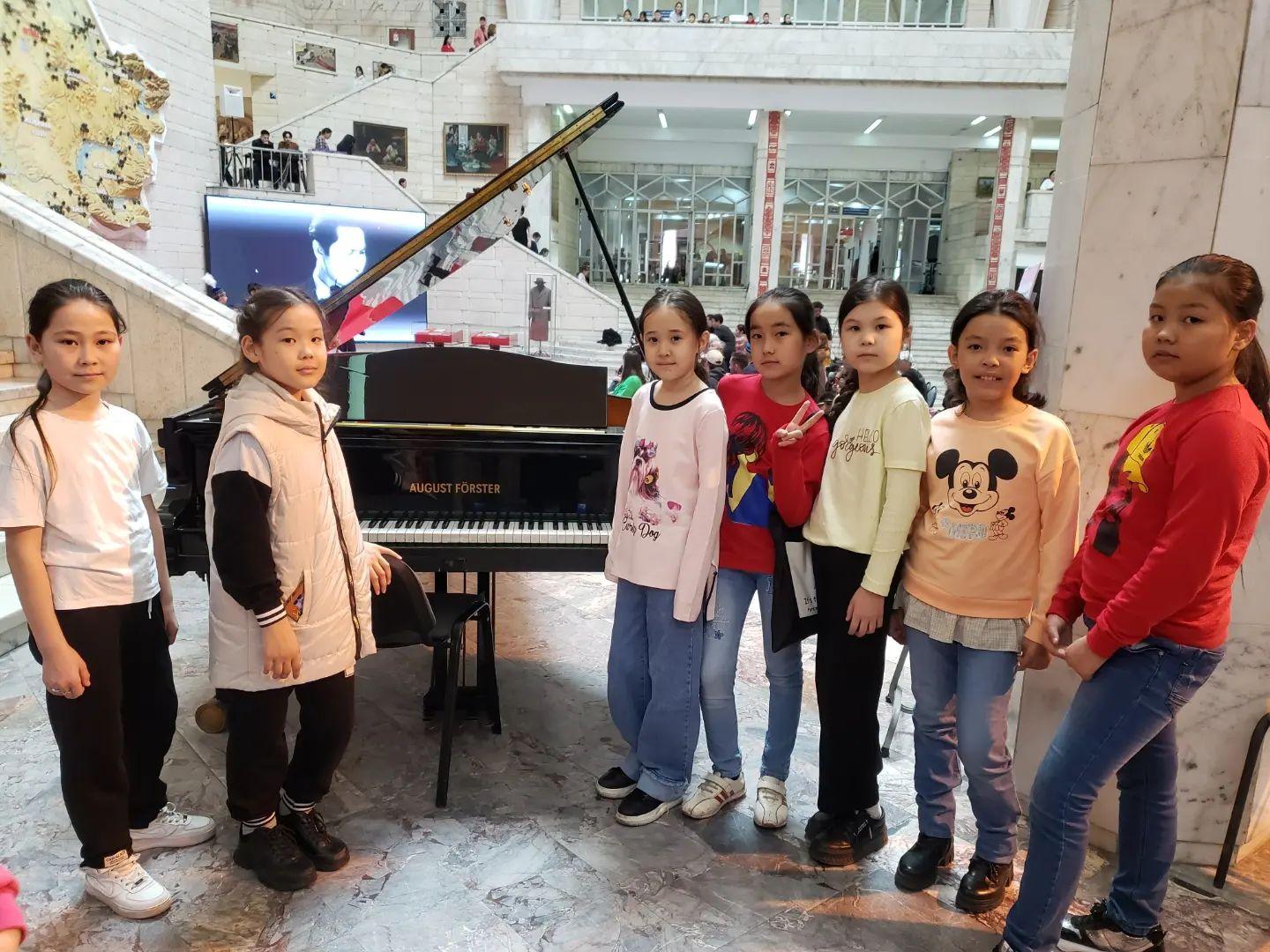 «Төрт тоқсан-төрт өнер» ұлттық мәдени-ағартушылық жобасы Төртінші тоқсан «Туған өлкем» фестивалі аясында білім алушыларды Алматы облысы, Іле ауданы, Жауғашты ауылы №16 орта мектептің 5-6 сынып оқушылары сәуір айында ҚР Орталық мемлекеттік музейінде.