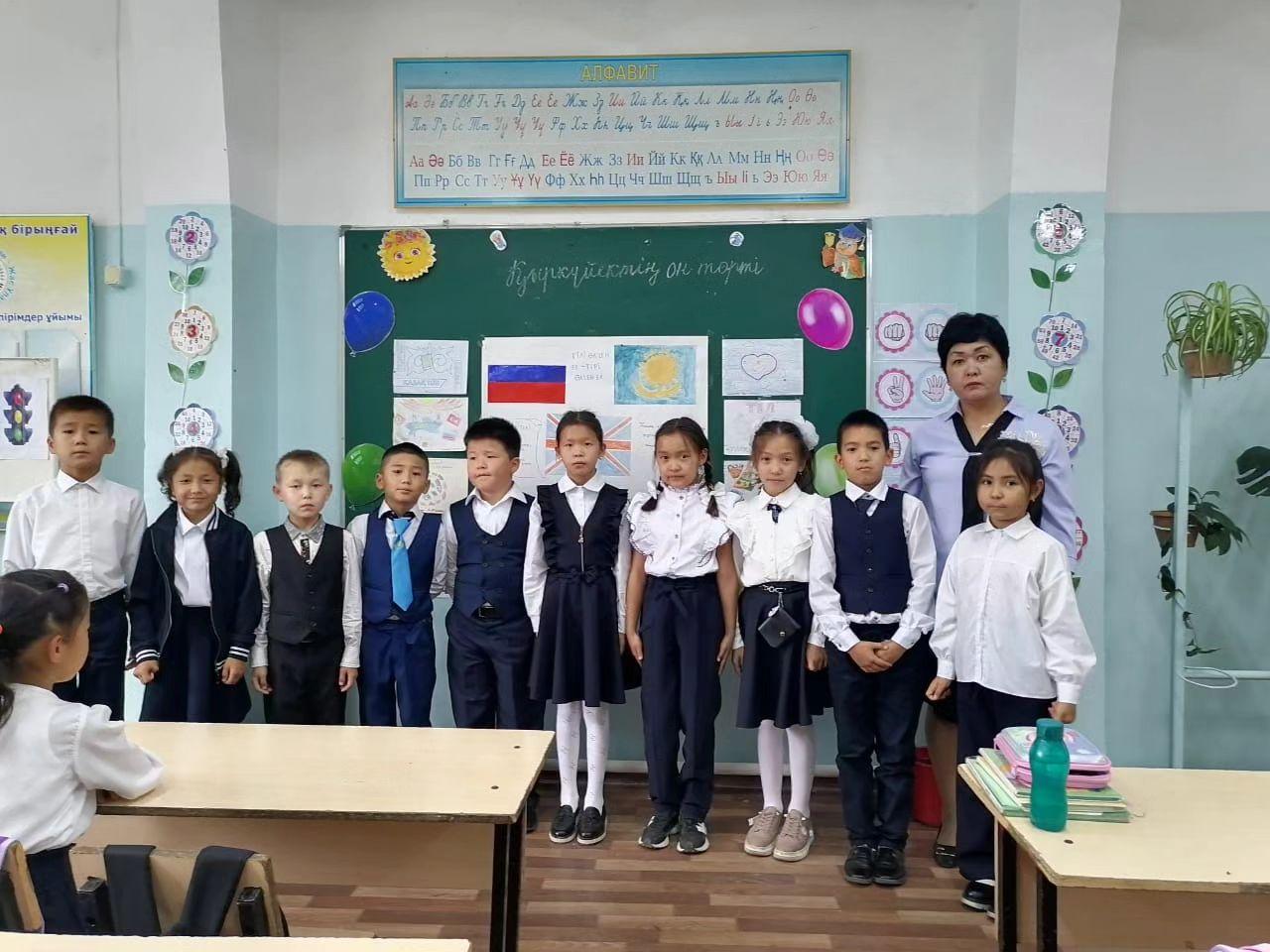 Қазақстан халықтарының тілдер күніне арналған *"Туған тілім айбарым"* атты 2-3 сыныптар арасында мәнерлеп оқу сайысы өткізілді