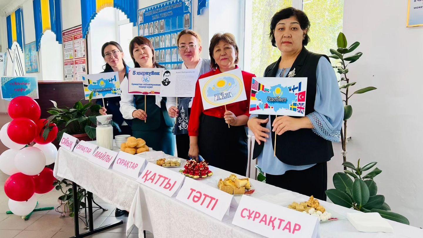 Ю. А. Гагарин атындағы 16 орта мектепте " Қазақстан халықтар күніне" орай " Тіл- ел тірегі" атты айлықтың жоспары құрылып, ашылу салтанаты өтті.