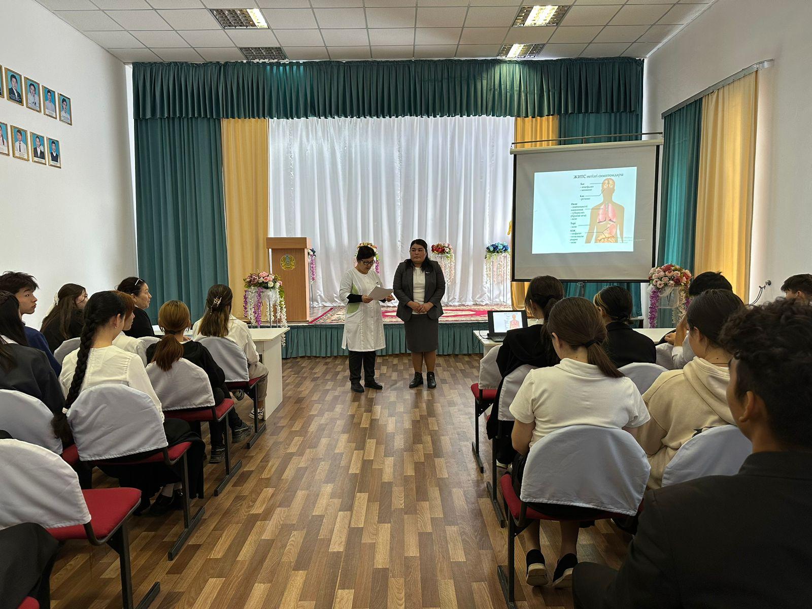 Встреча школьной медсестры с учащимися.