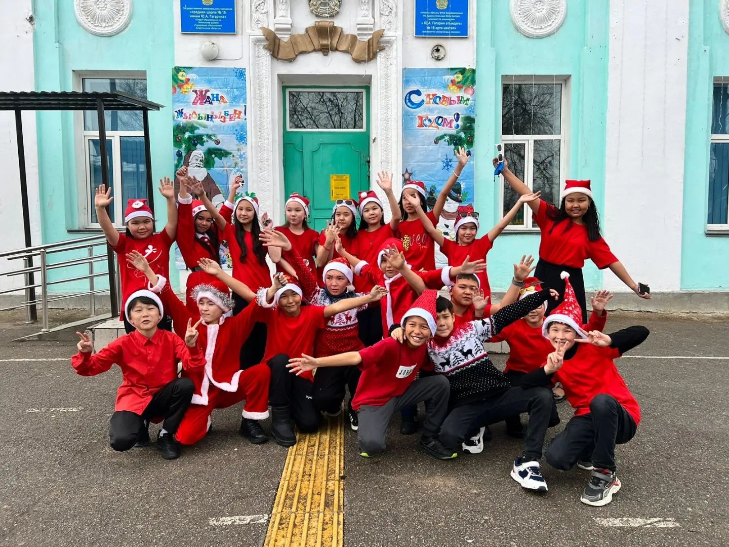 Мектеп бойынша 2023 жылдың 26-28 желтоқсан аралығында 1-11 сынып оқушылар арасында жаңа жыл мерекесі өткізілді. Оқушыларға кауіпсіздік туралы түсіндіру жұмыстары жүргізілді.